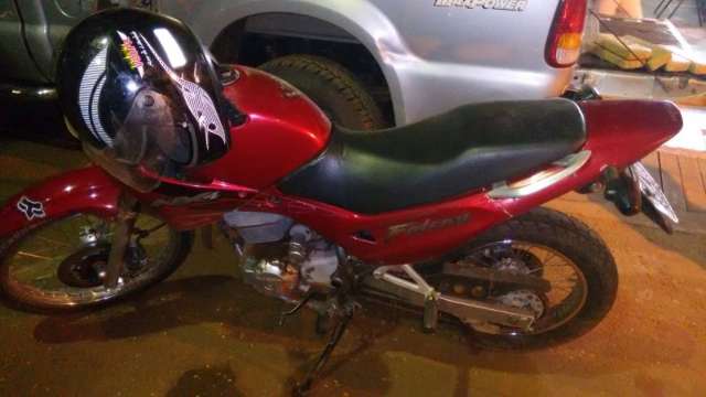 Dupla &eacute; presa com uma tonelada de maconha em estrada vicinal