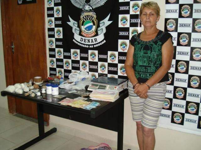Presa mulher que fornecia drogas no bairro S&atilde;o Francisco