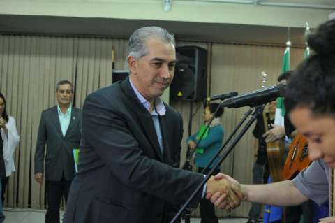 “Prefeitura tem que fazer sua parte”, diz Reinaldo sobre caos na saúde
