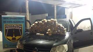 Traficantes levavam 48 quilos de maconha e munição de uso restrito das forças armadas (Foto: Divulgação/PRE)