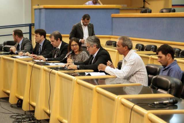 Em audi&ecirc;ncia, promotores garantem que proibir Uber &eacute; inconstitucional