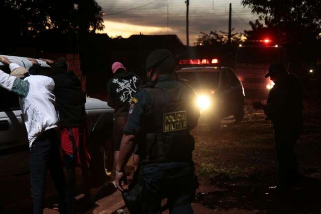 Com uso de helic&oacute;pero, pol&iacute;cia faz 2&ordf; opera&ccedil;&atilde;o surpresa em bairros