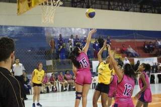 No torneio de basquete feminino dos Jogos da Juventude houve mais equilíbrio na primeira rodada (Foto: Fundesporte/Divulgação)