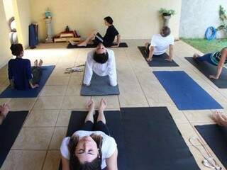 Todos os domingos, &quot;Yoga lá em casa&quot; é praticado das 9h às 10h30. (Foto: Fernando Antunes)