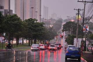 Chuva acontece em várias regiões da Capital (Foto: João Garrigó)