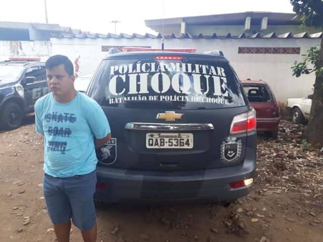 Com coca&iacute;na no ve&iacute;culo, motorista de aplicativo &eacute; preso em &quot;dep&oacute;sito&quot; de drogas