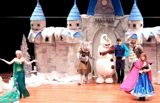 Hist&oacute;ria de Frozen continua com irm&atilde;s em pe&ccedil;a sobre anivers&aacute;rio, no Glauce Rocha