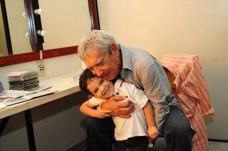 O avô coruja com o neto Julinho. 