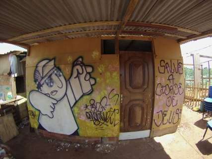 Grupo ensina grafite na Cidade de Deus para evitar que meninos virem pichadores
