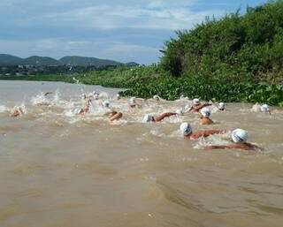 Prova de natação começou cedo no Rio Paraguai, em Corumbá (Reprodução - Facebook)