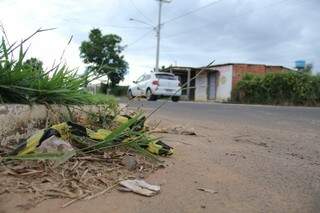 Adilson foi rendido e baleado em frente a este bar no Jardim Centro-Oeste. (Foto: Marcos Ermínio)