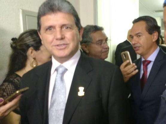 Sem reforma, C&acirc;mara diz que j&aacute; corta gastos e reduz comissionados