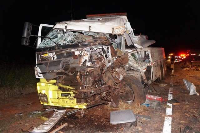 Caminhoneiro morre em acidente envolvendo guincho da CCR