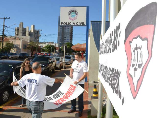  Policiais civis fazem paralisa&ccedil;&atilde;o de 24h e protestam por reajuste