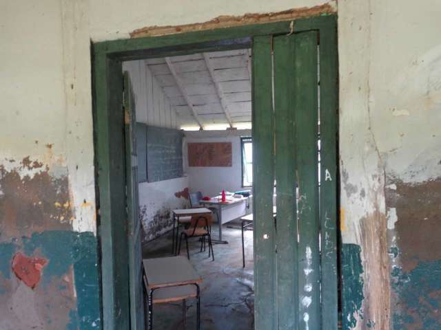 Vistoria do MPE encontra escolas em situa&ccedil;&atilde;o de risco e at&eacute; leite vencido 