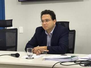 Pedro Pedrossian, secretário de Finanças, durante apresentação na Câmara (Foto: Fernanda Palheta)