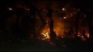 Incêndio destrói casa de madeira de vendedor ambulante Incêndio destrói casa de madeira de vendedor ambulante