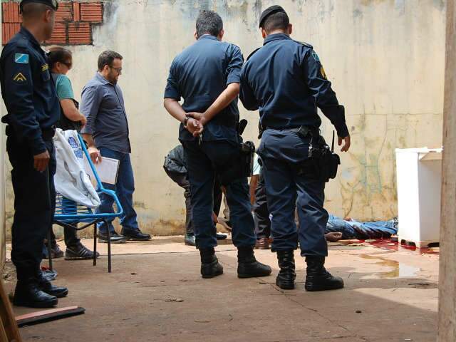  Homem morre com dois tiros no bairro Mata do Jacinto 