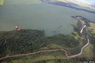 Lavoura do lado do rio pode ser responsável pela presença de agrotóxicos na água consumida em Dourados (Foto: Divulgação/MPF)