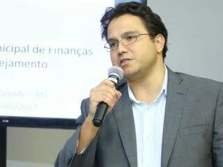 Pedrossian Neto apresentou balanço de receitas e despesas da Prefeitura (Foto: André Bittar)