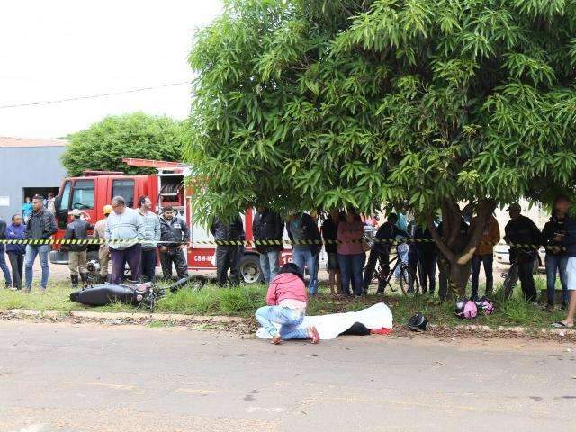 Motociclista perde controle, bate em &aacute;rvore e morre no Tiradentes