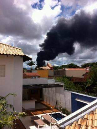Fuma&ccedil;a de f&aacute;brica &eacute; vista de longe e vira assunto em redes sociais; veja imagens