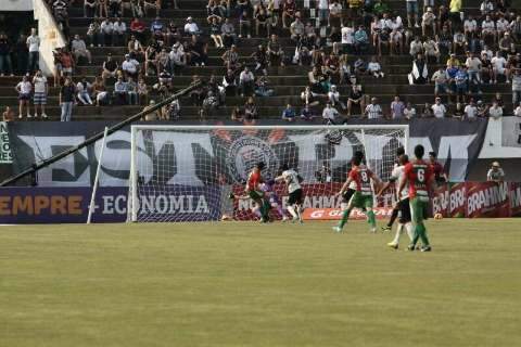 Portuguesa marca 2, defende p&ecirc;nalti e turbina torcida no Moren&atilde;o