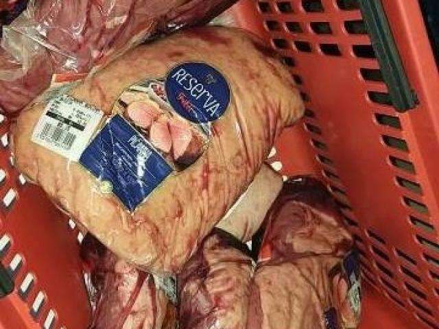 Mulher &eacute; presa depois de furtar 32 quilos de picanha em mercado