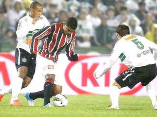 Equipe paulista começou melhor, mas se abalou com gol dos donos da casa e acabou sendo eliminada (Foto: Hedeson Alves / Vipcomm)