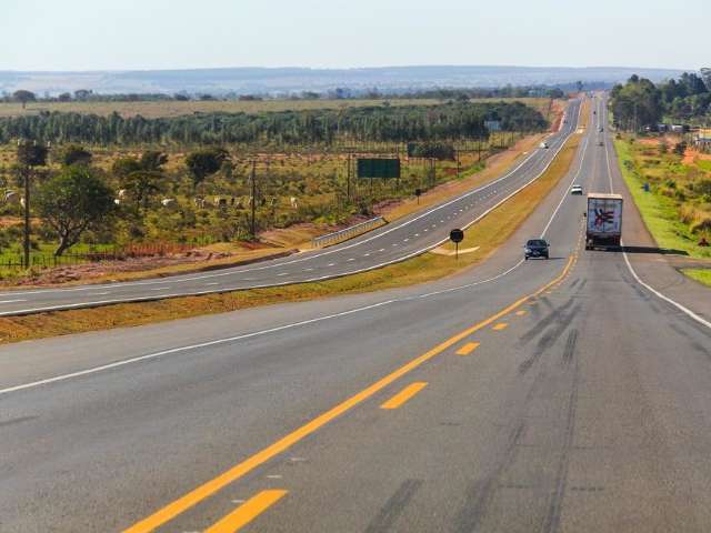 Com obras na BR-163 paradas, 2 mil j&aacute; foram demitidos, denuncia sindicato