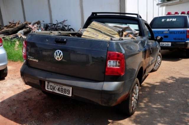 Carro &eacute; abandonado com 400 kg de maconha em Ivinhema 