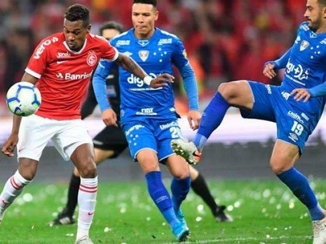 Internacional domina a partida e vence o Cruzeiro por 3 a 0