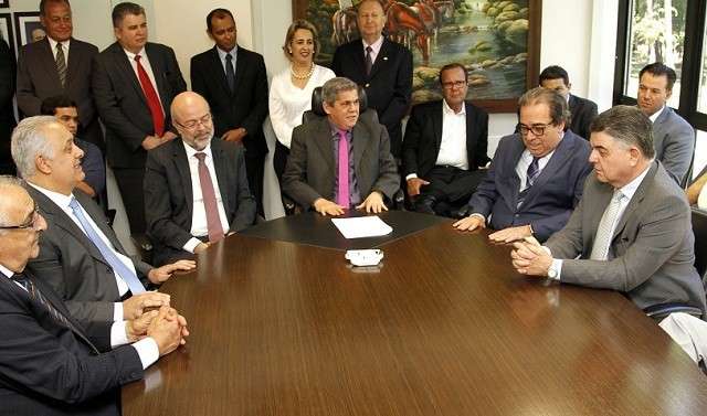 Em sess&atilde;o especial, Kayatt e Monteiro assumem como conselheiros no TCE