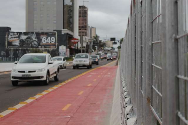 Palco de tentativas de suic&iacute;dio, viaduto recebe prote&ccedil;&atilde;o met&aacute;lica