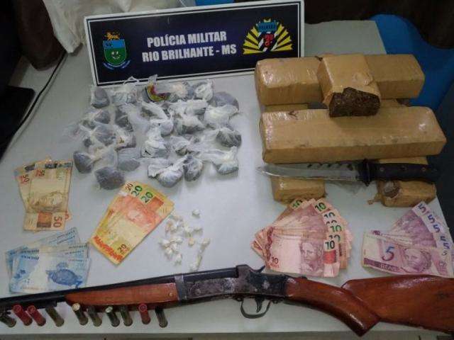 Pol&iacute;cia descobre &ldquo;boca&rdquo; vigiada por adolescente com espingarda