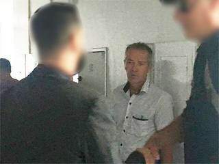 José Gomes aguardando para entrar na audiência de custódia nesta terça-feira (19) (Foto: Guilherme Henri)