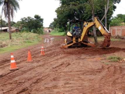 Esgoto vaza e mal cheiro incomoda moradores no Campo Nobre