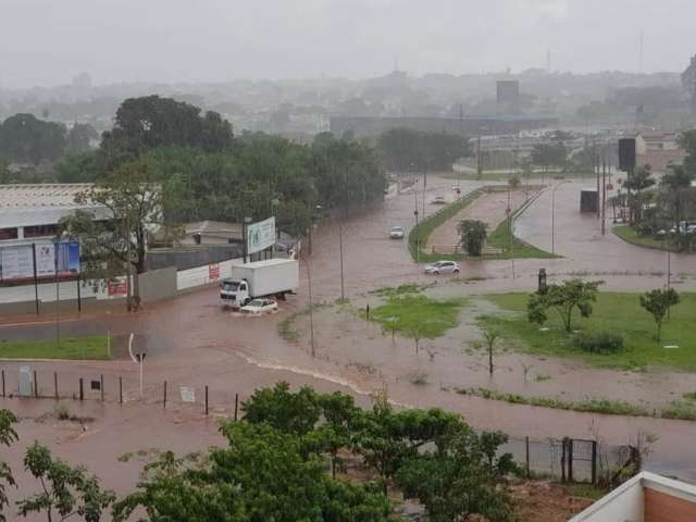 Em 24 minutos choveu o suficiente para 24 horas, explica meteorologista 