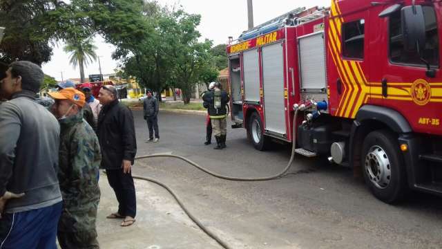 Curto circuito provoca inc&ecirc;ndio e destroi cinco freezers de lanchonete