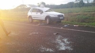 Grupo de amigos fica ferido ap&oacute;s colis&atilde;o entre dois ve&iacute;culos