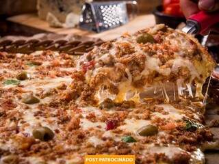 São 50 sabores de pizza com massa na medida e recheio farto. (Foto: Divulgação)
