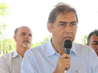 Luis Odimar Marcon (ao fundo) foi confirmado pelo prefeito Alcides Bernal como novo chefe da Segov. (Foto: Arquivo)