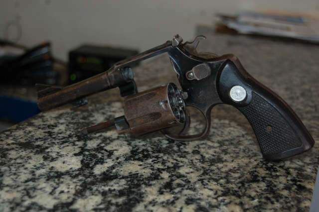  Por curiosidade, status e defesa, adolescentes apelam &agrave;s armas