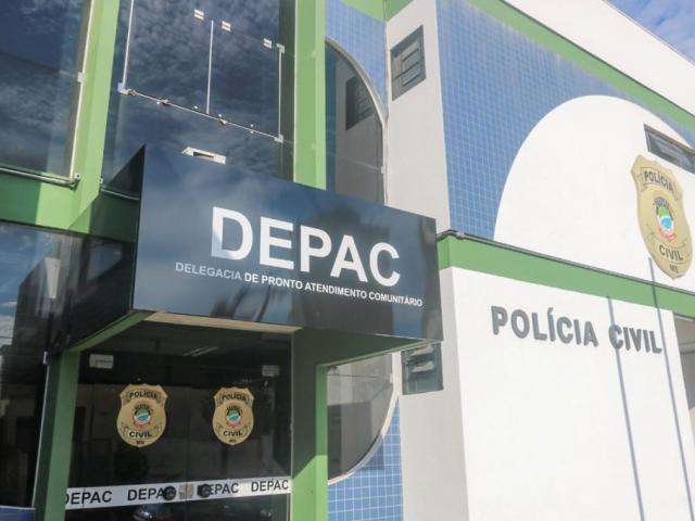 Tr&ecirc;s jovens s&atilde;o presos e adolescente &eacute; apreendido tentando furtar carro 