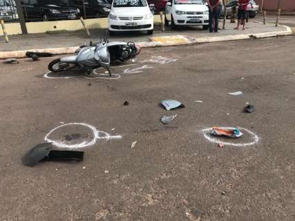 Motociclista tem pé amputado em colisão na Manoel da Costa Lima 