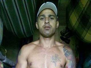 Edhen Araujo Silva, de 34 anos, marido de Elisangela. (Foto: Reprodução/ Facebook)