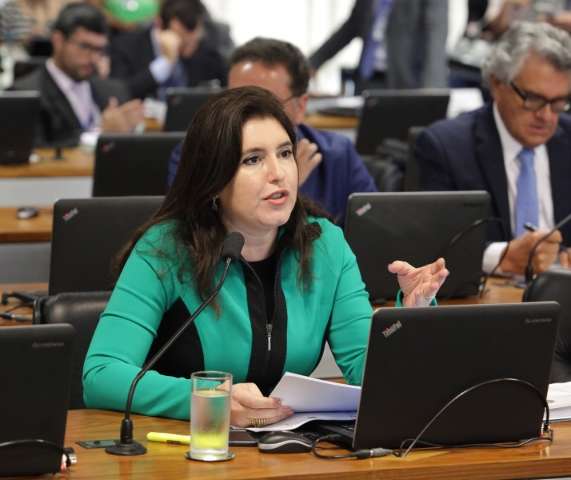 CCJ aprova projeto para acabar com &quot;guerra de liminares&quot; nas pol&iacute;ticas p&uacute;blicas