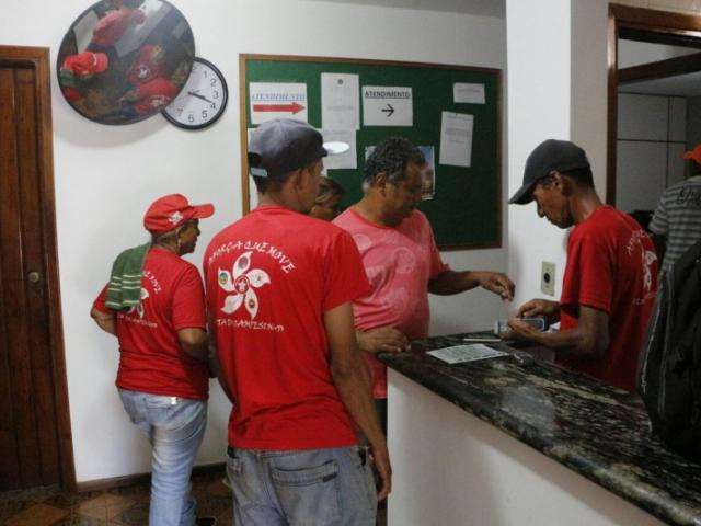 Sem-terra pernoitam no Incra e dizem &#039;j&aacute; ter outro lugar para ocupar&#039;