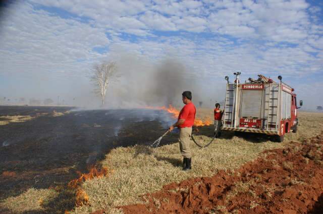  Inc&ecirc;ndio destroi 150 hectares de pasto em Jate&iacute;