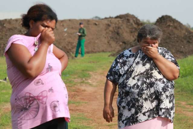 Mau cheiro de adubo em dep&oacute;sito incomoda e revolta moradores 